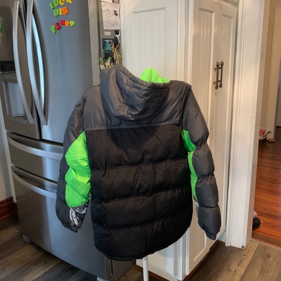 Pacific Trail boys super warm winter coat. Preowned in good shape - Picture 5 of 6